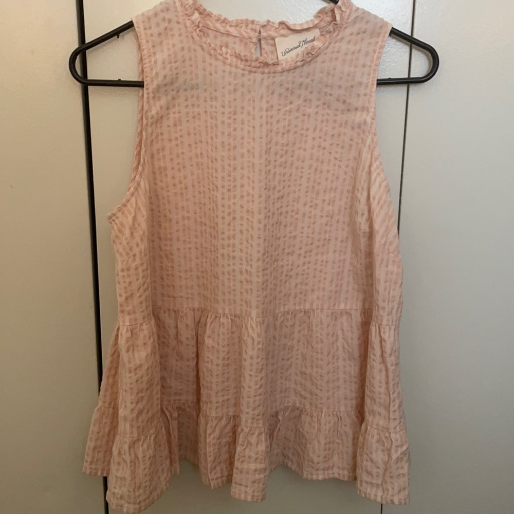Universal Threads peach sleeveless top